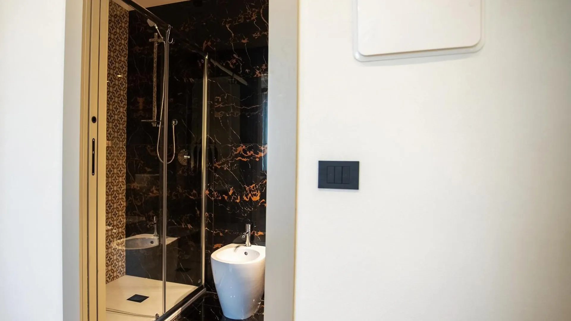 Boemi Smart Suites Неаполь 0*,  Италия