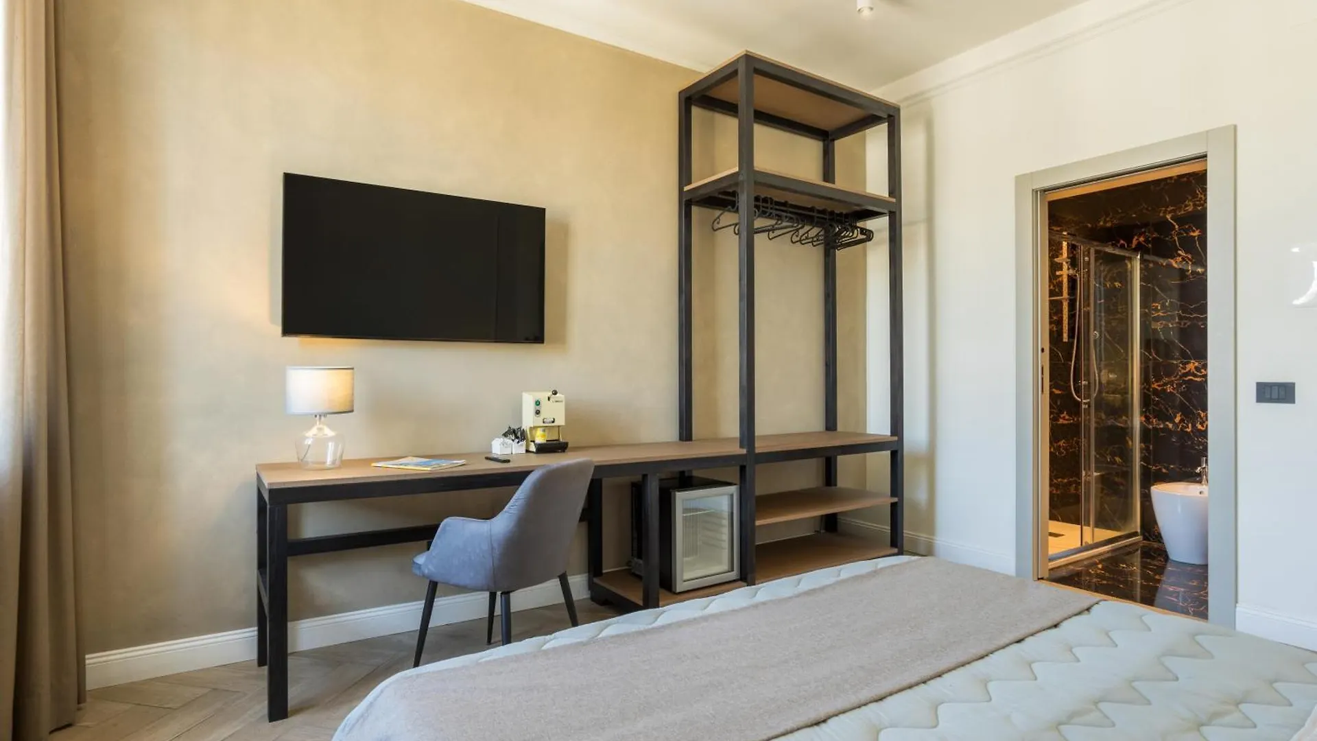 Boemi Smart Suites Неаполь 0*,  Италия